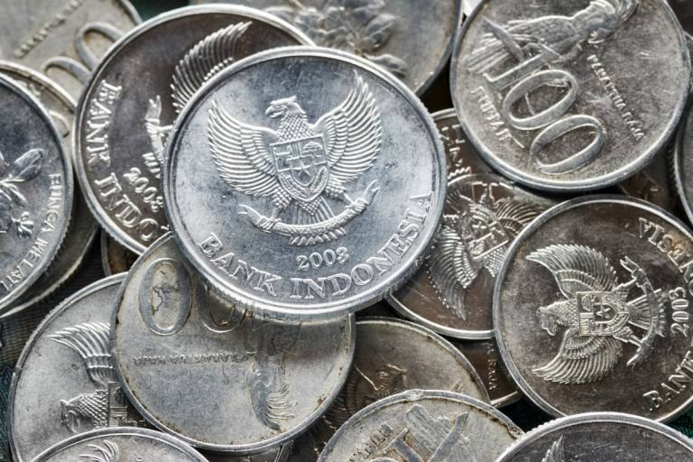 Samla mynt i silver Indonesiens valuta