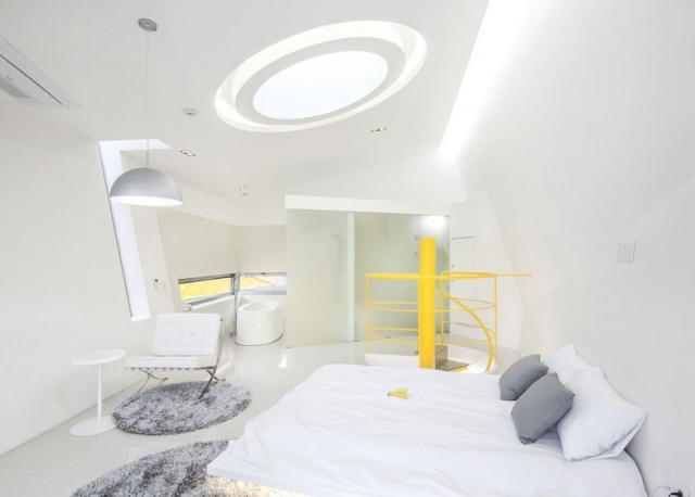 Sovrum skapar puristiska vita accenter i gula Moai-Studio Koossino