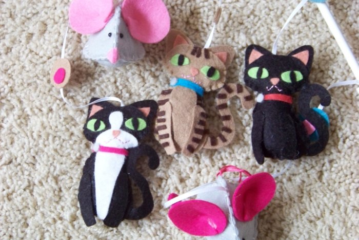 Baby-mobil-leksaker-gjorda av-kände-färgglada-katter-figurer-baby rum-dekorer