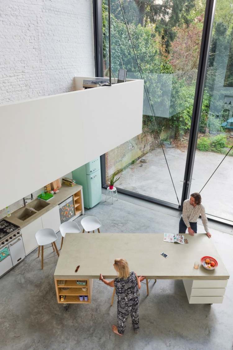 mobil kök ö minimalistisk stil-tegel-vägg-vit