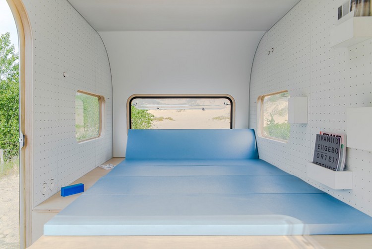 mobil-kontor-camping-släp-inuti-säng-slappna av