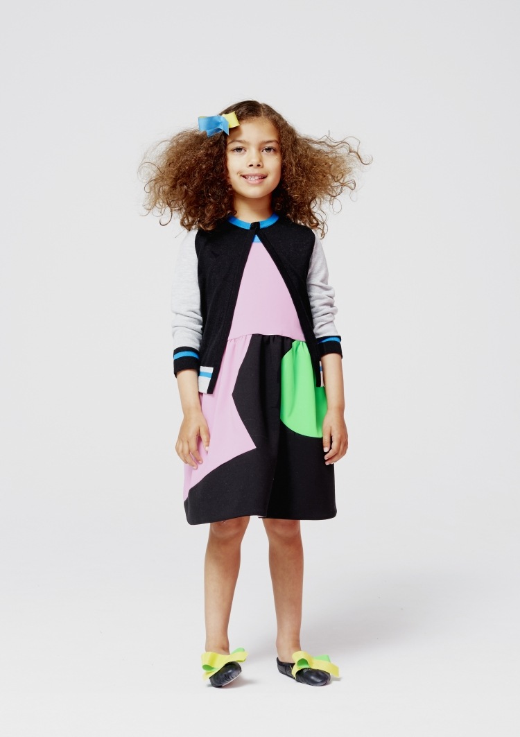 mode-liten-tjej-vår-sommar-2015-roksanda-klänning-rosa-svart-grön