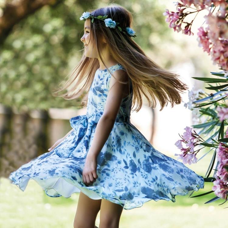 Mode för små flickor vår-sommar-2015-malvi-co-chiffong-klänning-blå-rosor-mönstrade