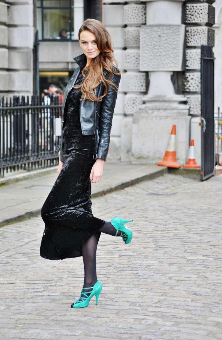 mode-trend-sammet-svart-klänning-lång-läder-jacka