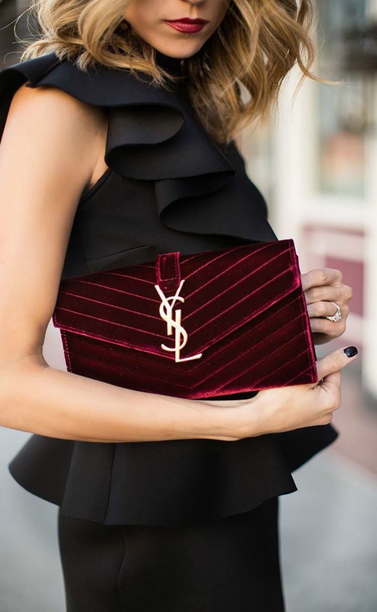 mode-trend-sammet-röd-väska-accessoarer-elegant