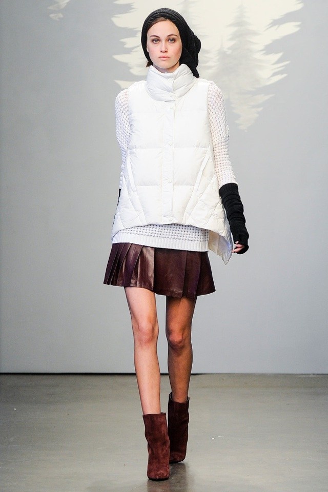 Tess-Giberson-höst-vinter-2014-2015-vit-väst-veckad-läder-kjol