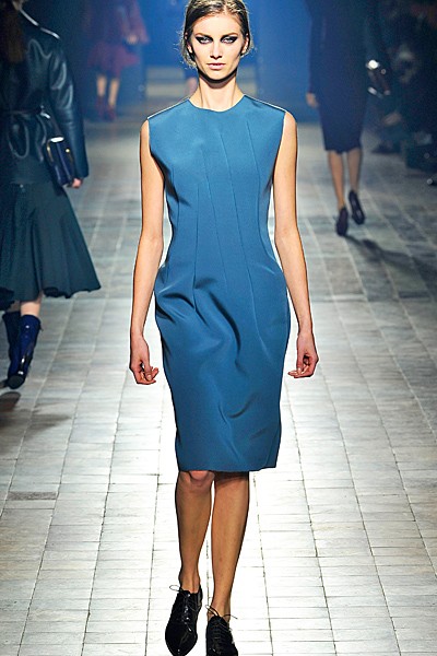 blå klänning modetrender catwalk designer lanvin