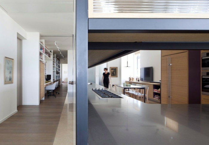 lägenhet design kök modern svart stål byggnadsställning spis