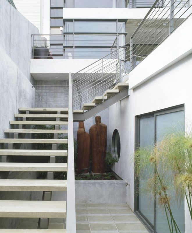 konst skulpturer trä utomhus modernt hus trappor