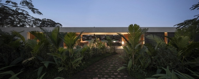 Hus i djungeln Brasilien bottenvåning platt tak