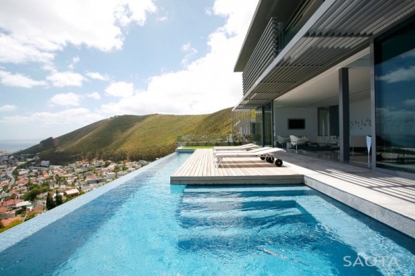 Hillside house havsutsikt infinity pool cape town solstolar