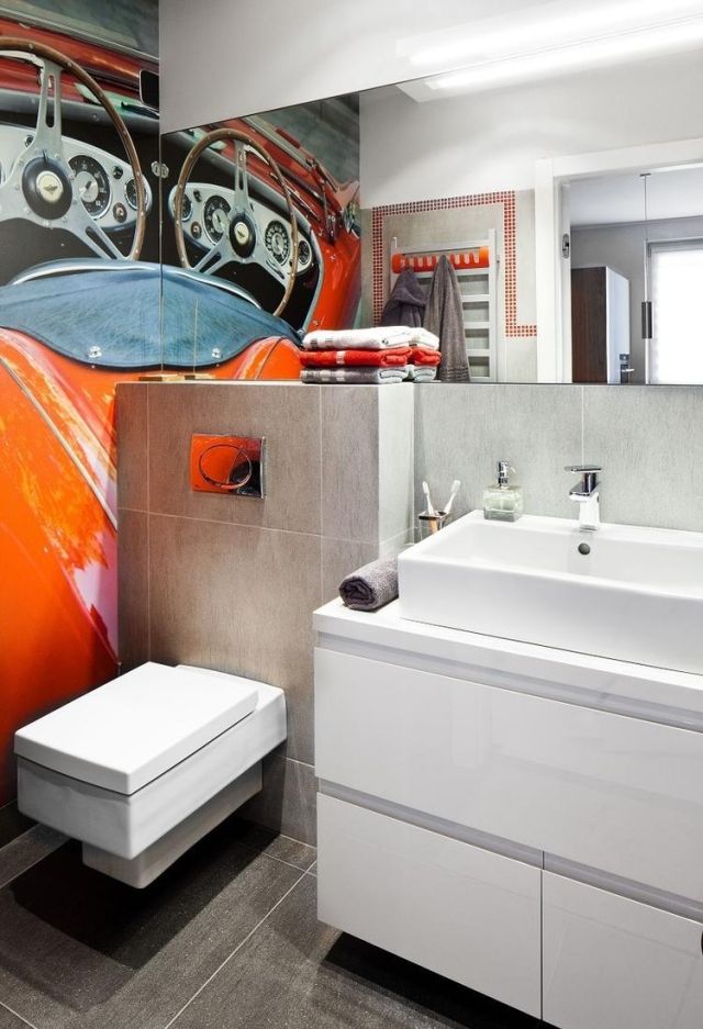 små-badrum-möbler-orange-grå-fototapet-bil-motiv