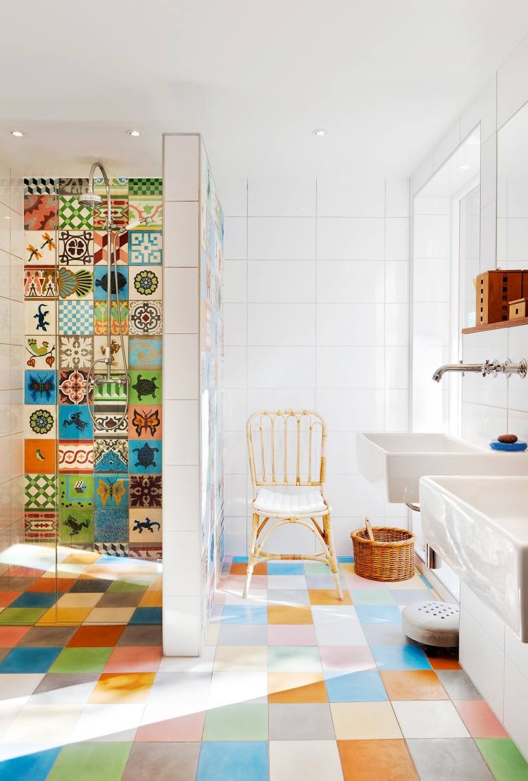 moderna-badrum-kakel-badrum-design-vit-färgglada-färgglada-dusch-fönster