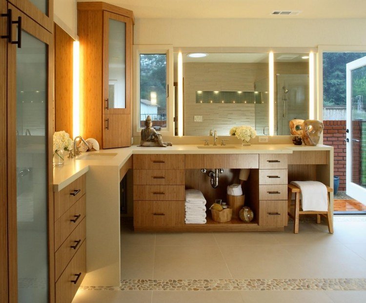 Badrumsmöbler av bambu -moderna-badrum-stora-indirekt-belysning-spegel-lådor-skåp