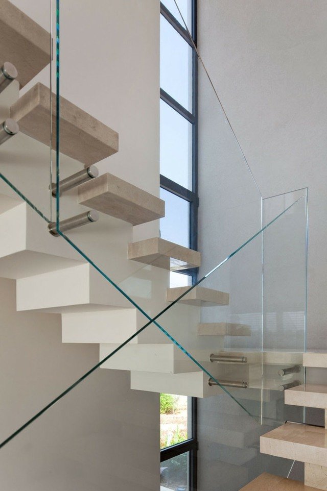 modern arkitektur spiraltrappa design glasräcke