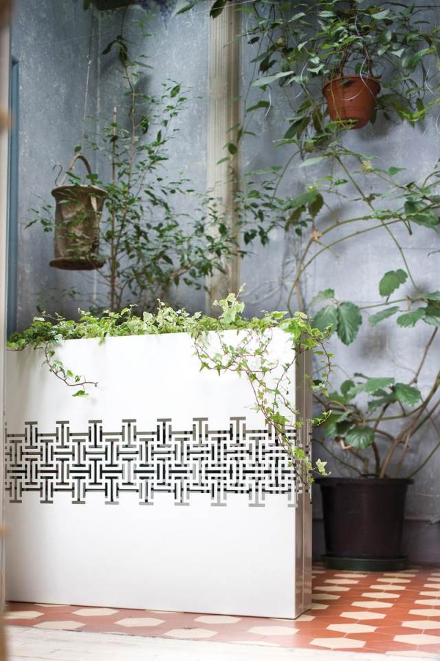 Demetra blomsterlåda metall modern design vit dekorativt mönster