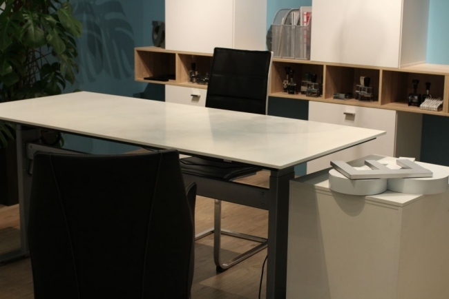 Moderna kontorsmöbler design cantilever stol trä hyllor