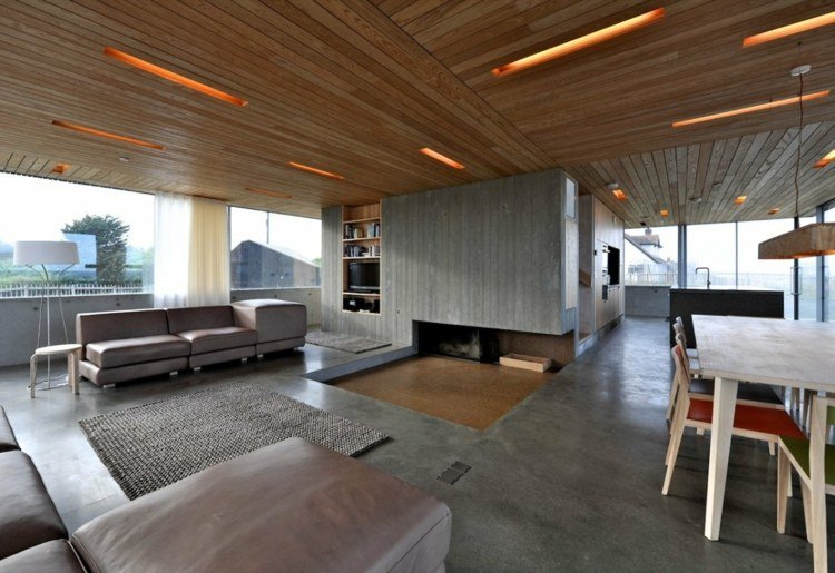 modern takdesign träbelysning öppen spis betonggolv