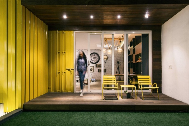 Enrumslägenhet-möblering-terrass-design-stolar-gult sidobord