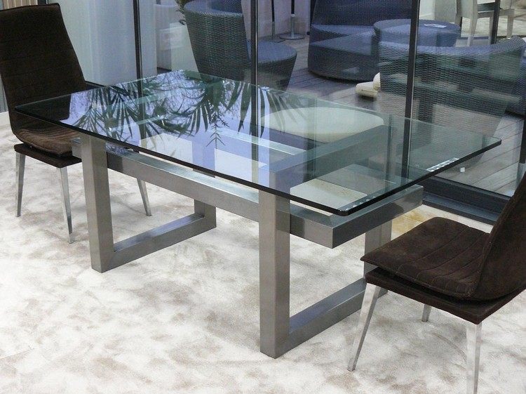 Matsalsmöbler matbord-metall-ram-glas-bordsskiva-rektangulär