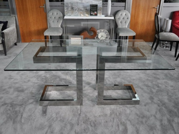 Designmöbler matbord stolar kombinera