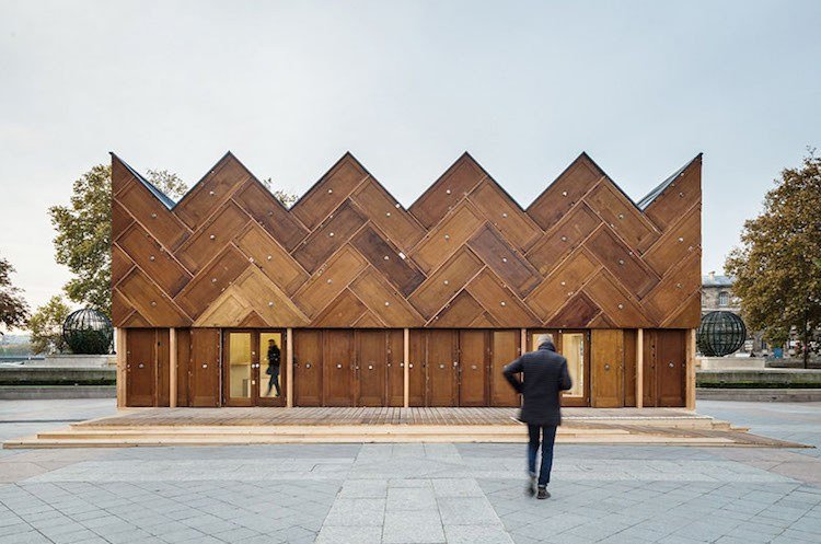 modern-fasad-design-trä-dörrar-struktur-fiskbens-idé