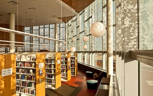 offentligt bibliotek Fountaindale modernt fasaddesignglas