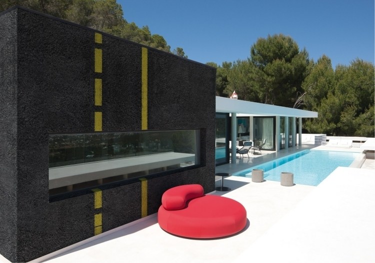 modern-fasad-design-utomhus-dekoration-svart-antracit-gul-linje-asfalt-hus-pool
