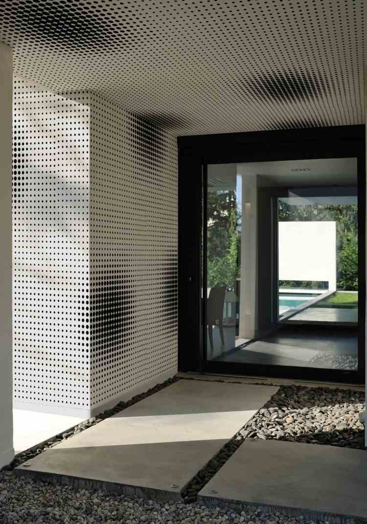 modern-fasad-design-utomhus-dekoration-svart-vit-rutnät-grafik