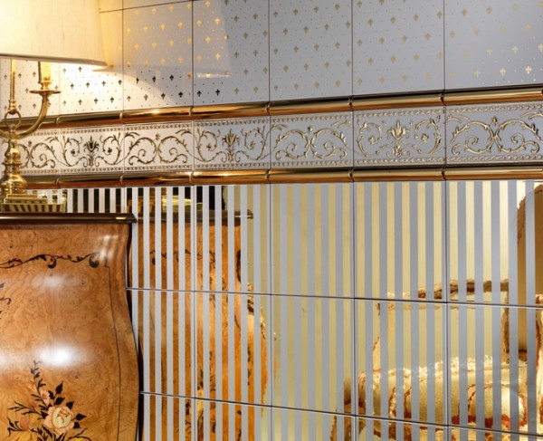 Spegelplattor guldkant-modern badrumsdesign