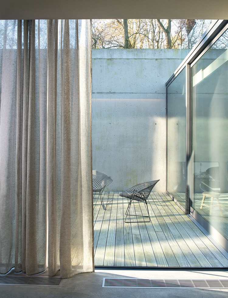 modern-gardin-gardiner-linne-tunn-transparent-grå-brun-terrass-modern
