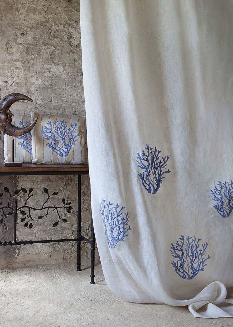 moderna gardin-gardiner-linne-tyg-grädde-vit-korall-blå-mönster-havsmotiv