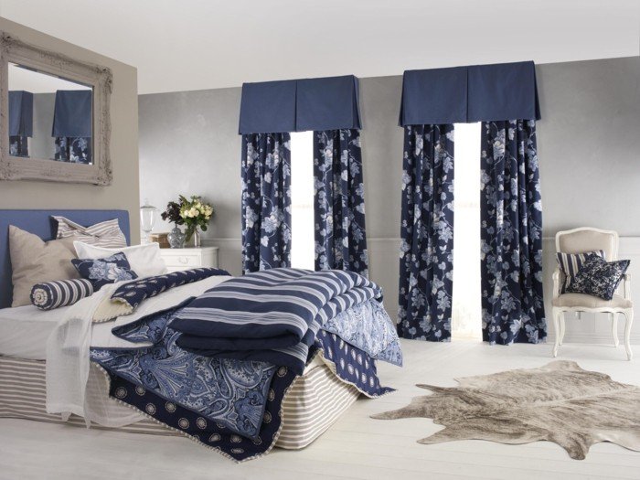 blå-blomma-mönster-gardiner-draperier