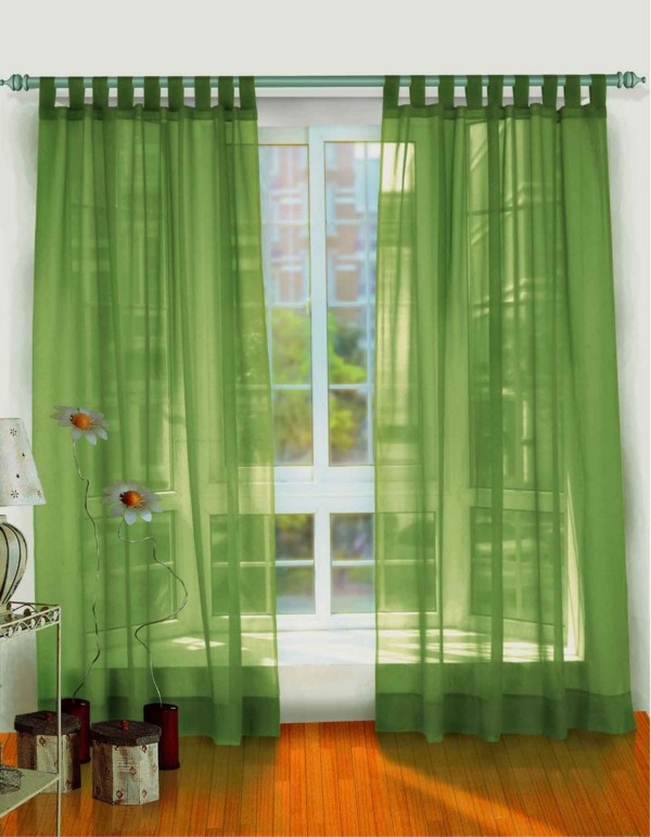 modern-grön-gardin-stav-trä