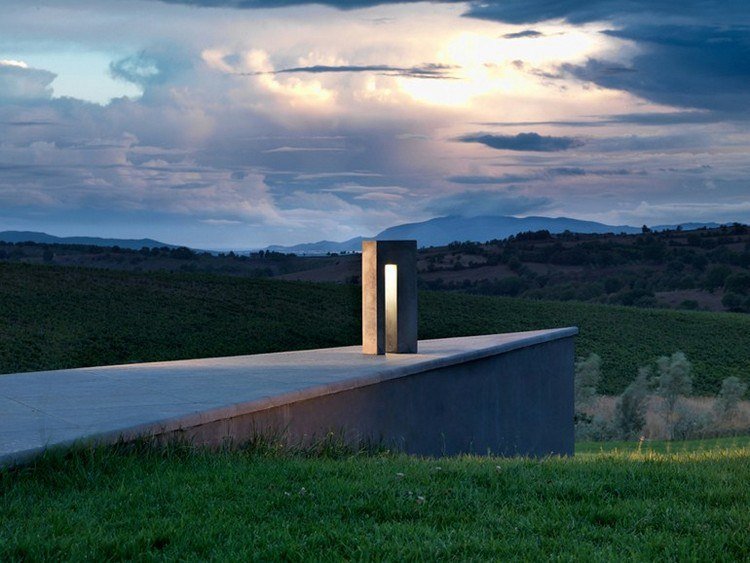 modern-trädgård-belysning-utomhus-ljus-betong-led-MONOLYTE-LUCIFEROS