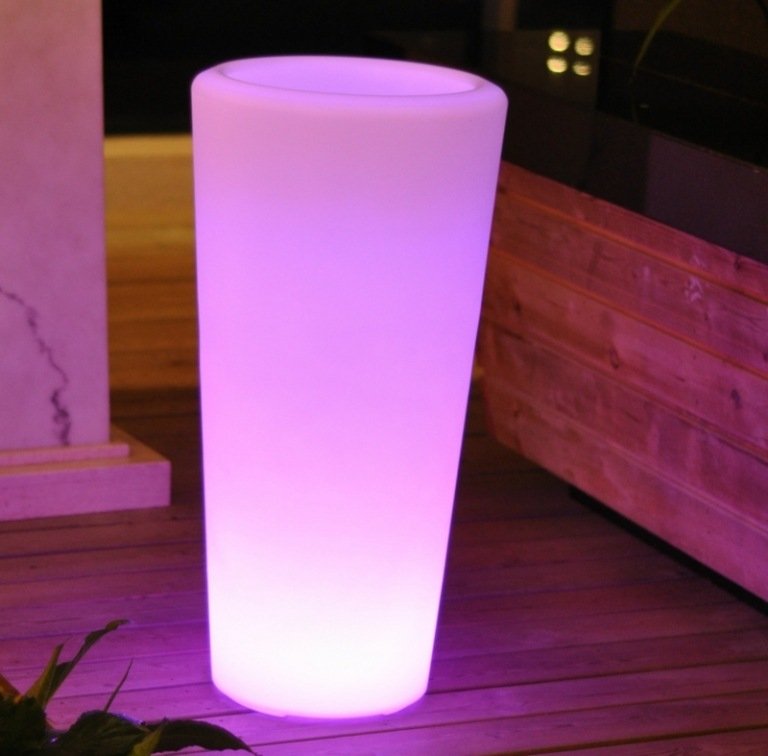 modern trädgård belysning planter rosa led ljus utomhus design