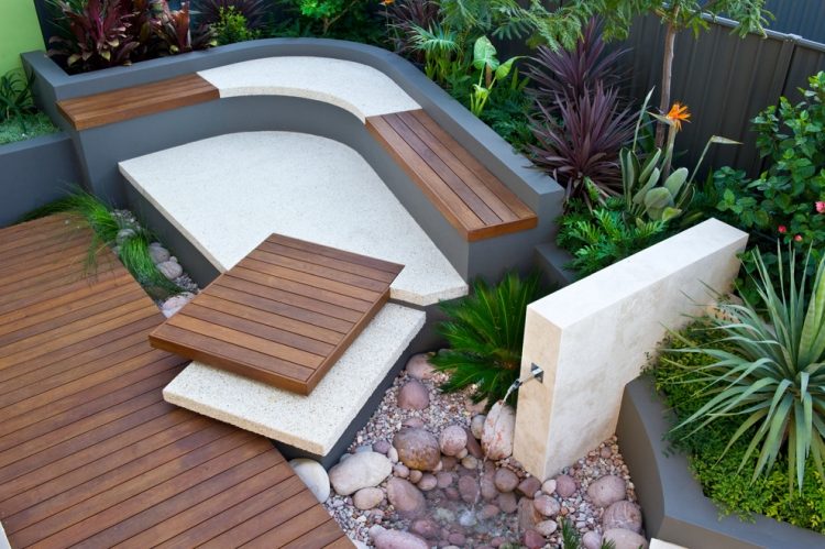 modern-trädgård-design-2015-hörn-bänk-trä-betong-vatten funktion-fontän
