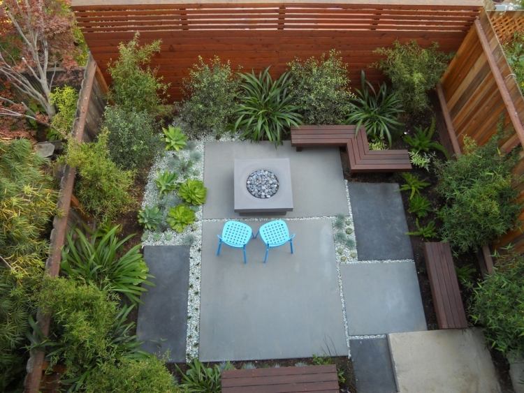 liten-trädgård-höjd-växter-terrass-golv-betong-plattor-grus-öppen spis