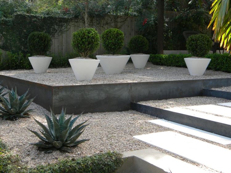 Moderna trädgårdsdesign exempel på planteringar som häller betong