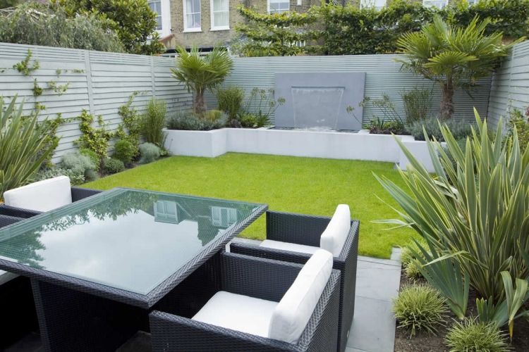 modern-trädgård-design-liten-platt-vatten-funktion gräsmatta