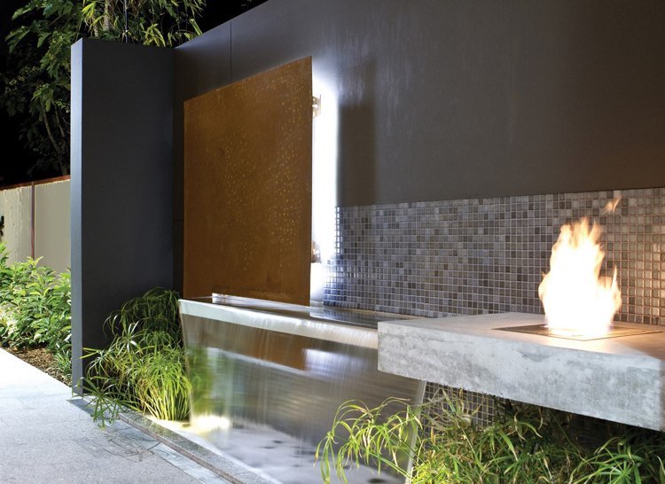 modern-trädgård-design-deco-öppen spis-integrerad-betong-vatten funktion