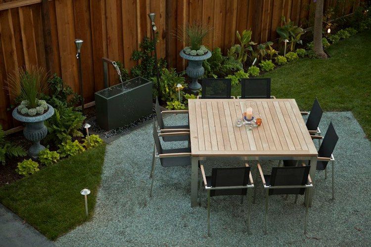 Modern-trädgård-design-stenar-grus-terrass-jord