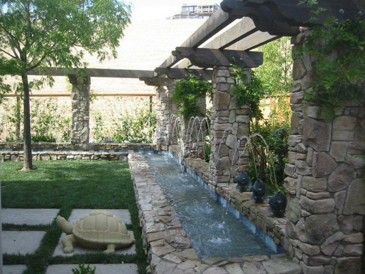 modern-trädgård-design-stenar-utomhus-vatten funktion-pergola-idé-sten-väggbeklädnad