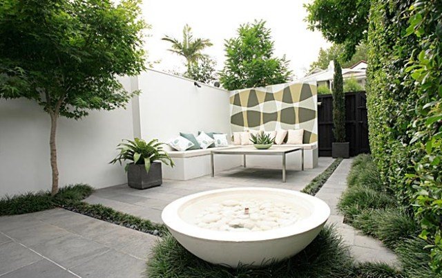 minimalistiska-trädgård-idéer-med-natursten-kakel-och-växter