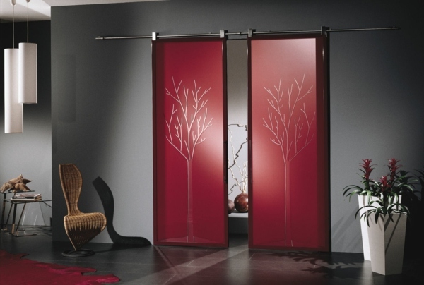 röd-glas-dörr-modern-design