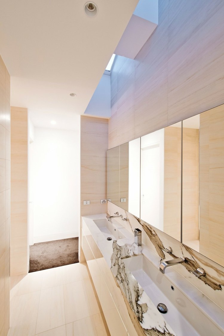 vit badrum marmor sten spegel modern elegant