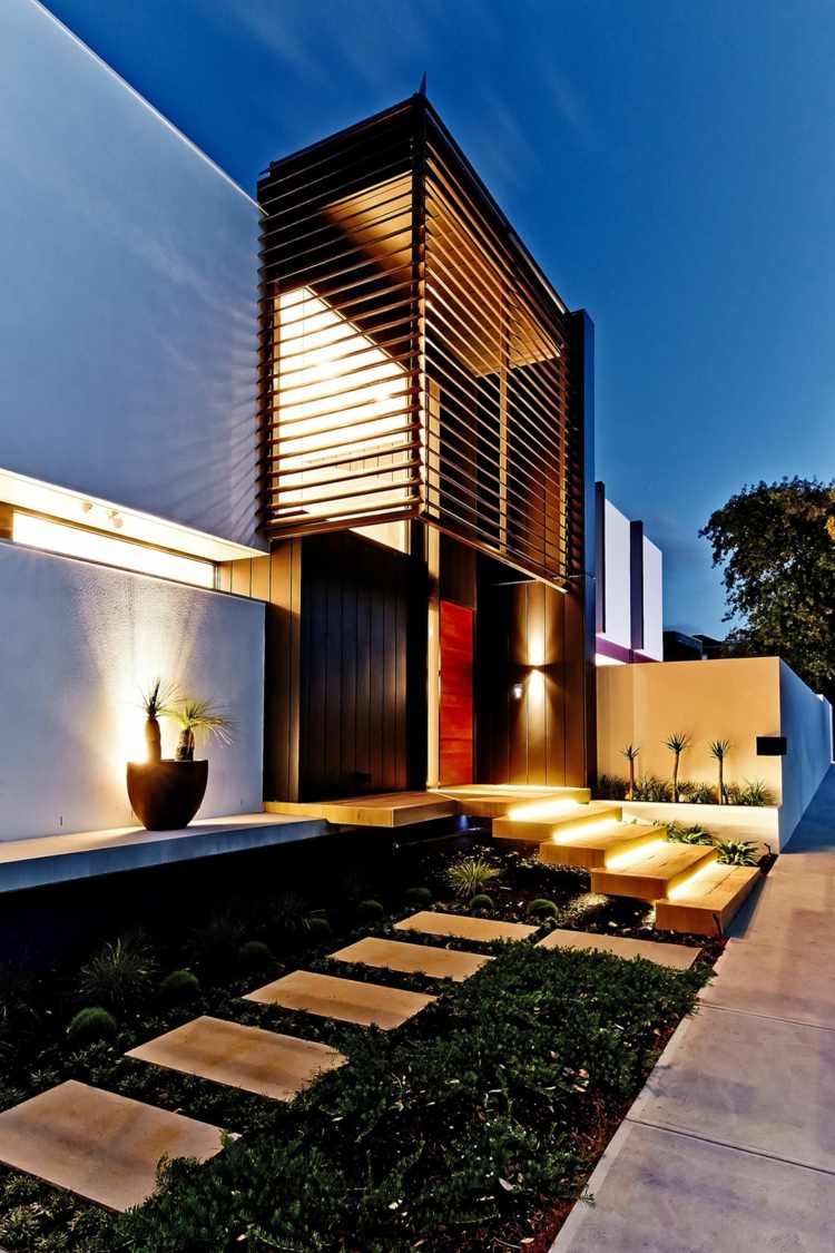trädgård väg modern hus design belysning kväll trappor trä