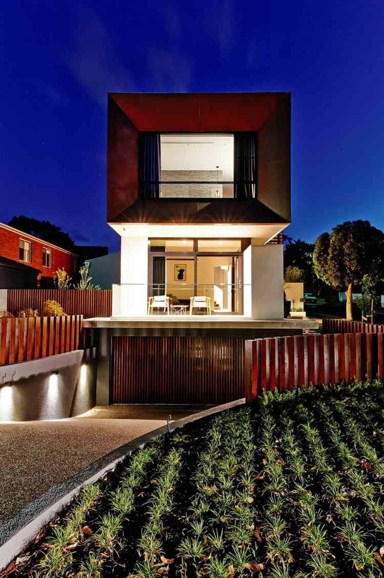 nattbelysning modernt hus design trädgård garage staket