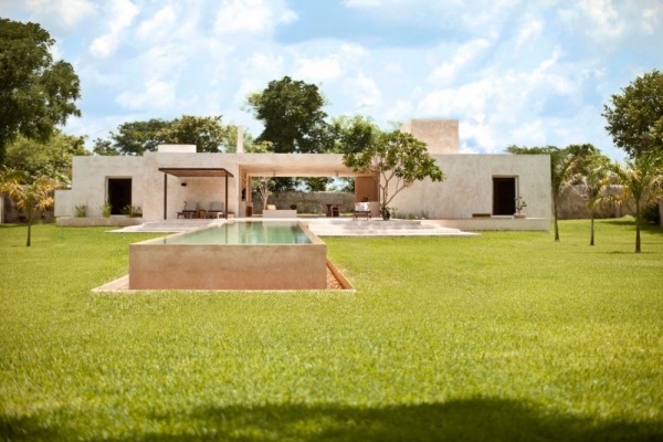 modernt hus i yucatan mexico pool trädgård