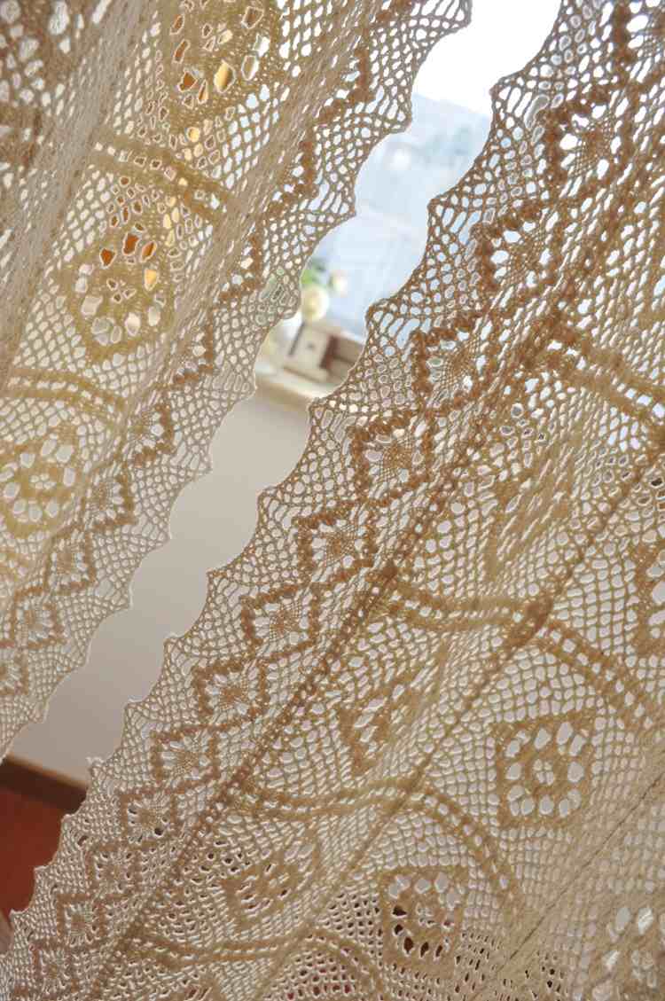 virkade gardiner-modern-romantisk-detalj-spets-grädde-vit-fönster-transparent